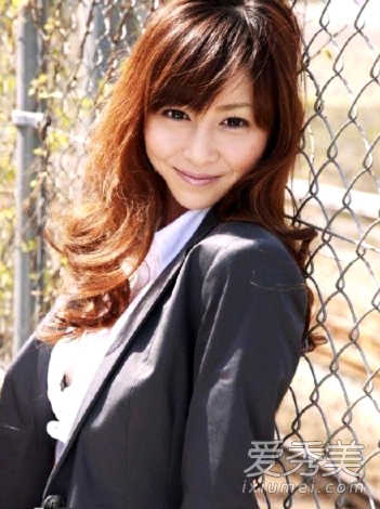 杉原杏璃爆料圈内女星卖身为妓 一夜10万