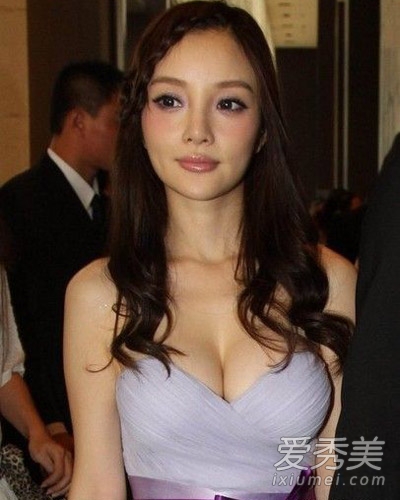 “来势胸汹” 秀胸无下限的女星盘点