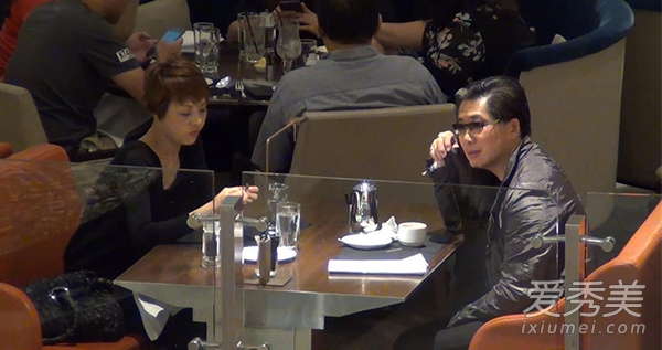 三级片女星叶子楣现状 与男友餐厅享美食