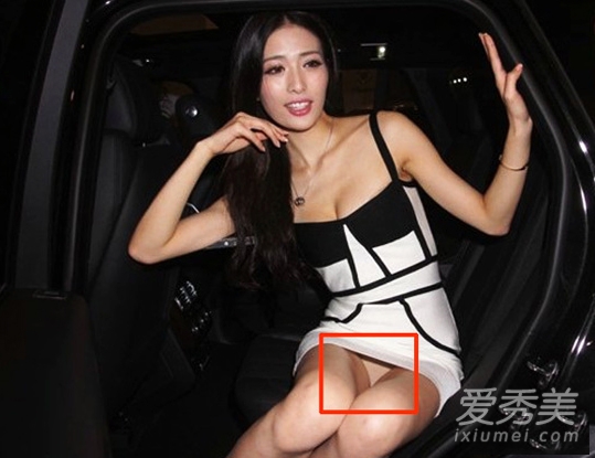 Ů�����˲������Ը� �����߹�¶�׿�