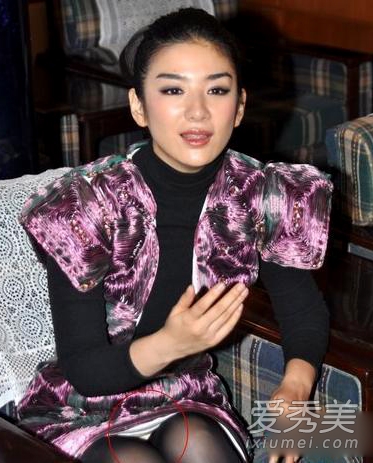 Ů�����˲������Ը� �����߹�¶�׿�