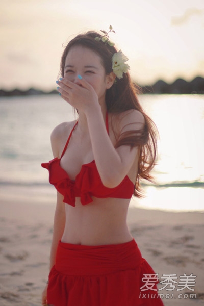 胸小怎么穿泳衣 8款泳衣帮你变大胸