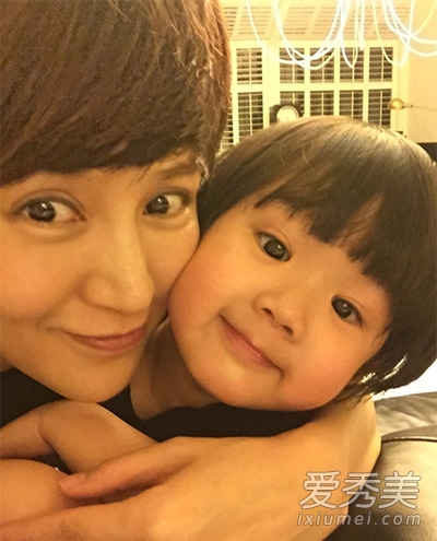 陆毅鲍蕾二胎女儿曝光 是贝儿的翻版