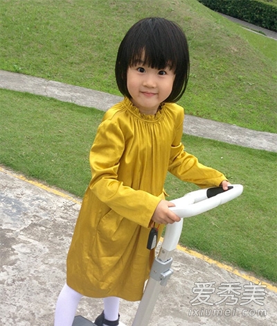 陆毅鲍蕾二胎女儿曝光 是贝儿的翻版