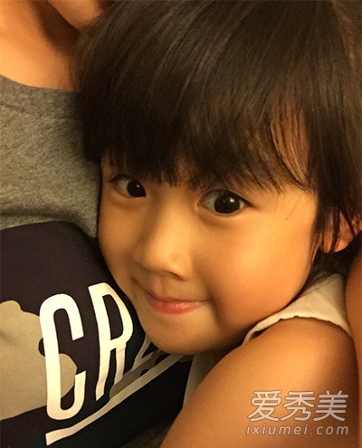 陆毅鲍蕾二胎女儿曝光 是贝儿的翻版