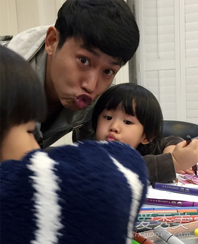 陆毅鲍蕾二胎女儿曝光 是贝儿的翻版
