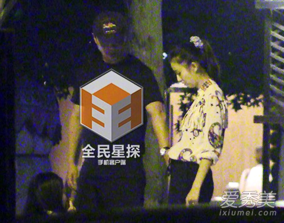 佟丽娅疑怀孕 陈思诚当众抚摸娇妻肚子引猜疑