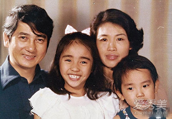 ����44�����գ���ɫ��Ů����ʢ��