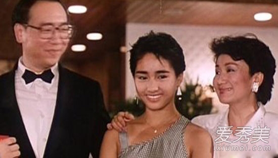 ����44�����գ���ɫ��Ů����ʢ��