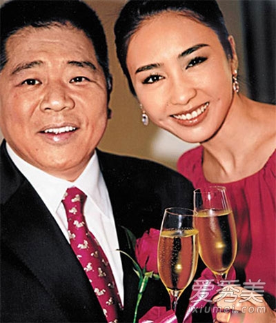 ����44�����գ���ɫ��Ů����ʢ��