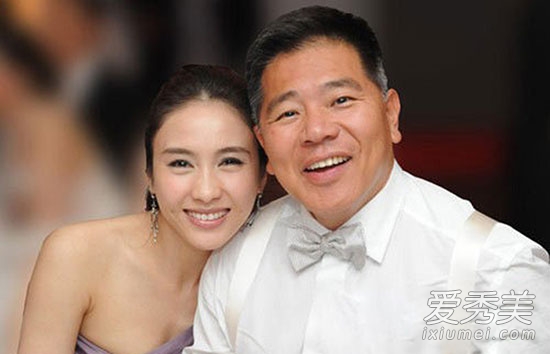 ����44�����գ���ɫ��Ů����ʢ��