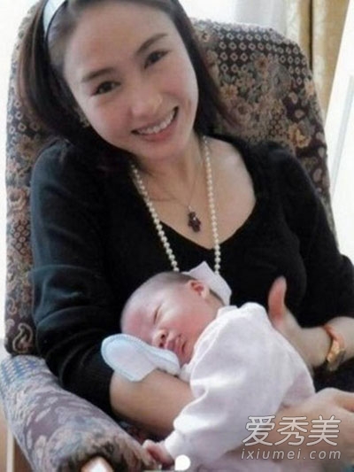 ����44�����գ���ɫ��Ů����ʢ��