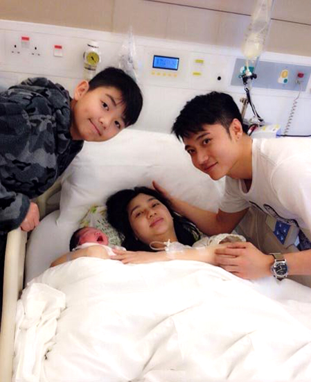 洪欣为什么嫁给张丹峰 张丹峰个人资料背景女儿照片_张丹峰洪欣女儿照片