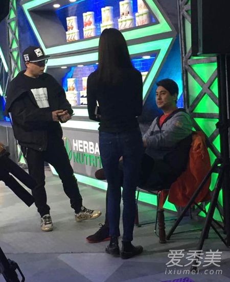 朱孝天领证结婚 朱孝天女友韩雯雯个人资料家庭背景照片_朱孝天韩雯雯