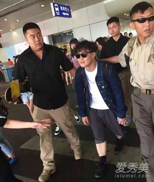 陈奕迅身高一米三 陈奕迅被黑戳中笑点(图集)_陈奕迅身高多少