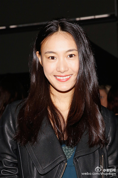 �������Ϲ�����Ů������lisa���ͷ΢�����ϱ���_�������Ϲ�����