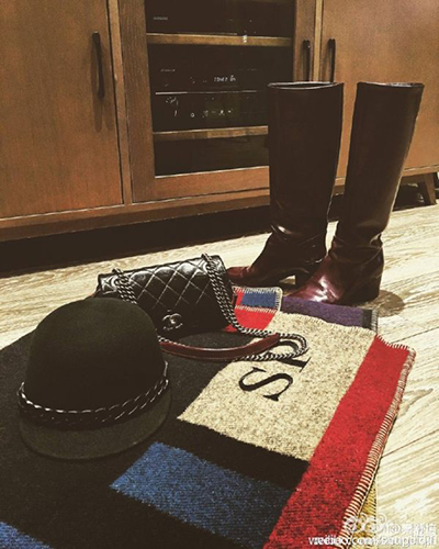 �������Ϲ�����Ů������lisa���ͷ΢�����ϱ���_�������Ϲ�����