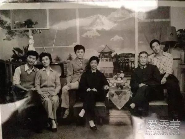 范冰冰童年照与家族照片曝光 一家子颜值爆表!_范冰冰童年旧照