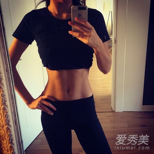 拥有腹肌的女孩更性感!马甲线运动赶紧练起来_女生怎么练马甲线
