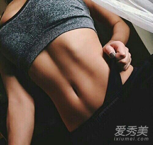 拥有腹肌的女孩更性感!马甲线运动赶紧练起来_女生怎么练马甲线