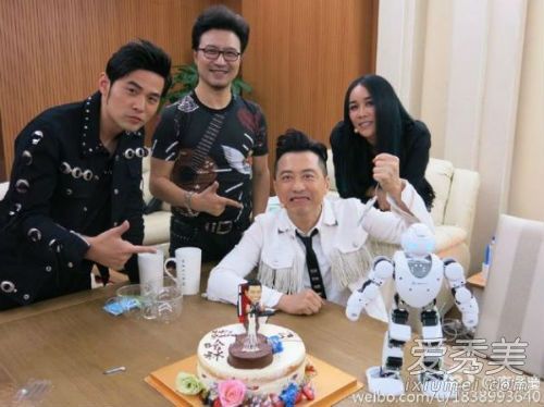 庾澄庆和伊能静为什么离婚 哈林现任老婆资料照_哈林老婆是谁