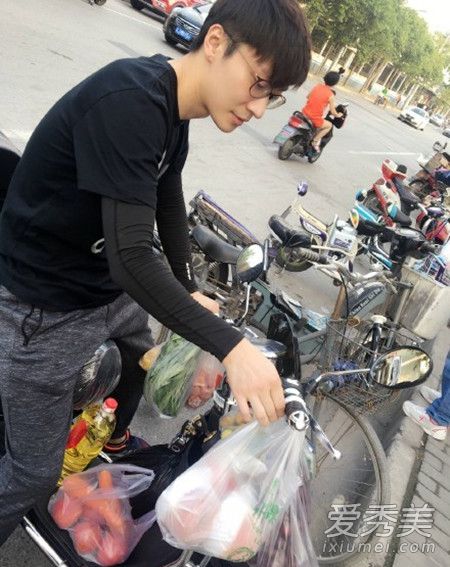 ���1022����������ǰŮ����������Ů�����ϱ�����Ƭ_������Ů����˭