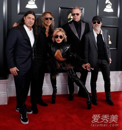 ��������ȫ¶��Ů������Ϯ��2017��������̺