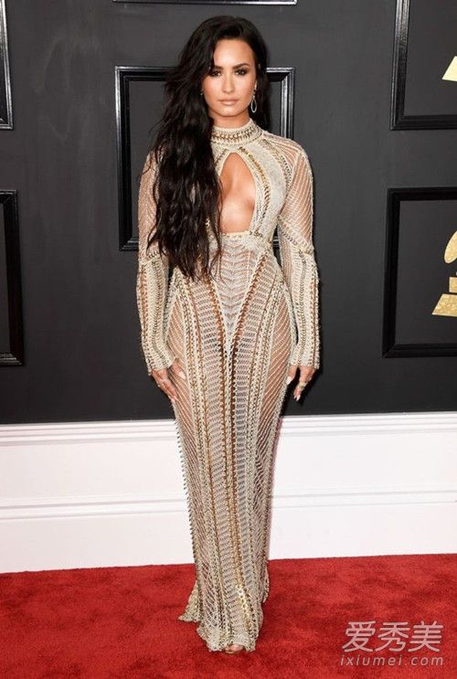 ��������ȫ¶��Ů������Ϯ��2017��������̺