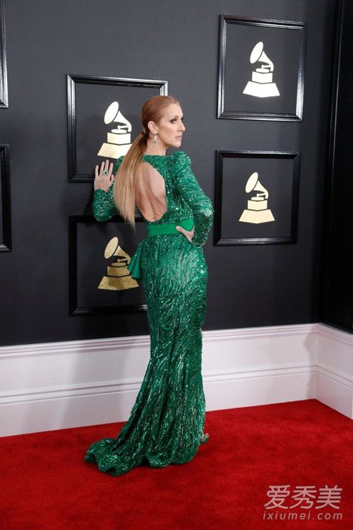 ��������ȫ¶��Ů������Ϯ��2017��������̺