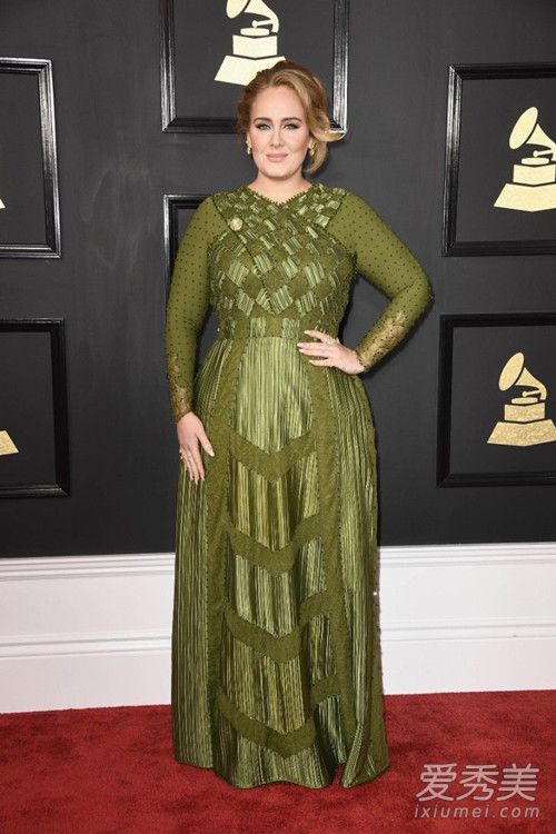 ��������ȫ¶��Ů������Ϯ��2017��������̺