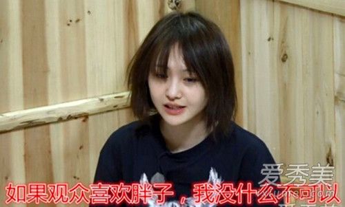 郑爽散步烟不离手微博爆粗口 是人设崩塌还是放飞自我?_郑爽抽烟照片