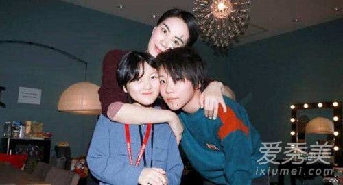 为什么王菲只留下了窦靖童而放弃了李嫣 李嫣和窦靖童是什么关系