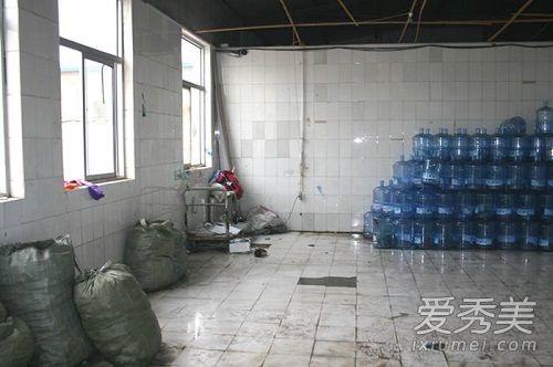 ��ˮð��Ͱװˮ�ѵ㱻�鴦 ��α��Ͱװˮ���