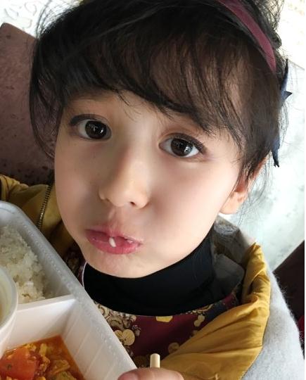 裴佳欣的爸爸妈妈照片 裴佳欣个人基本资料家庭背景介绍
