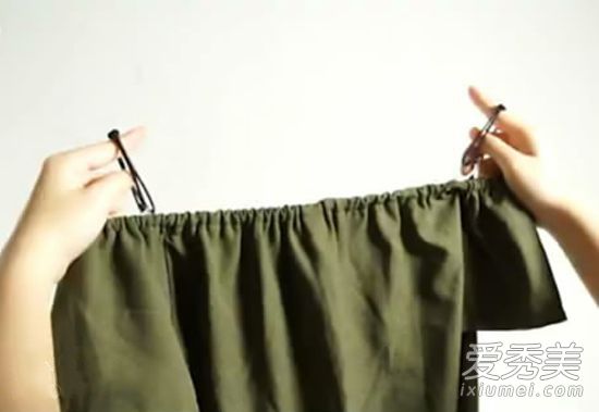 一字肩衣服如何固定住不往上跑 一字肩衣服老是往上跑怎么办