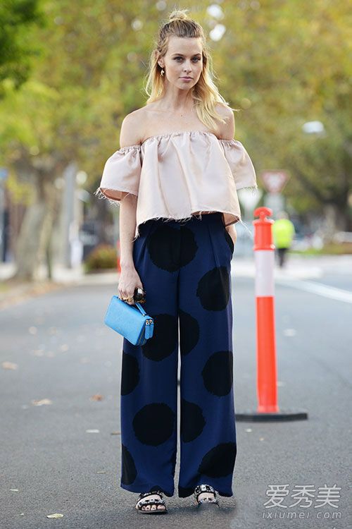 一字肩衣服如何固定住不往上跑 一字肩衣服老是往上跑怎么办