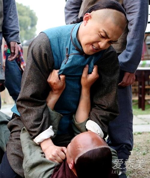 那年花开月正圆王世均喜欢周莹吗 王世均结局是什么