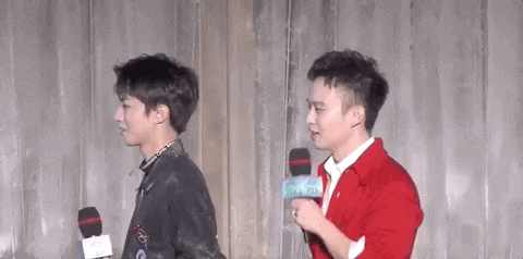 董子健强吻王俊凯是怎么回事 董子健为什么强吻王俊凯gif图片