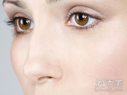 唇彩和唇蜜哪个好 唇彩和唇蜜的区别