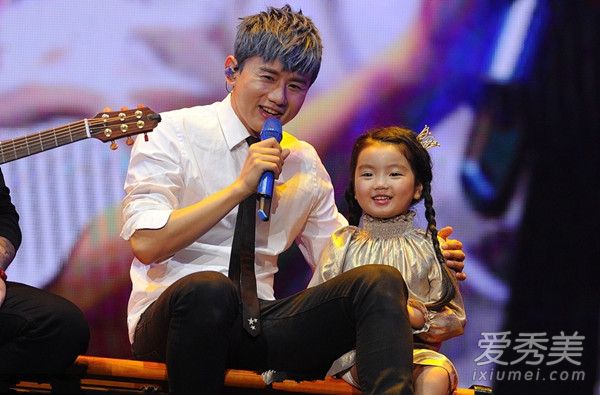 2017阿拉蕾崔雅涵最新萌照高清无水印版 阿拉蕾为什么这么火