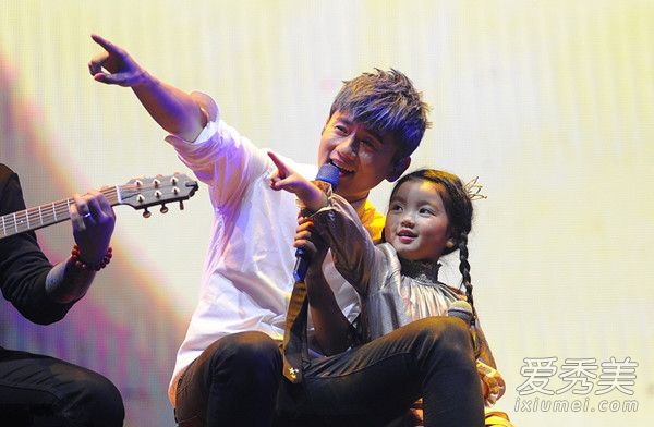 2017阿拉蕾崔雅涵最新萌照高清无水印版 阿拉蕾为什么这么火