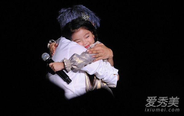 2017阿拉蕾崔雅涵最新萌照高清无水印版 阿拉蕾为什么这么火