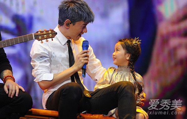 2017阿拉蕾崔雅涵最新萌照高清无水印版 阿拉蕾为什么这么火