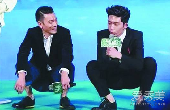 亚洲蹲刷遍朋友圈是怎么回事 亚洲蹲外国人为什么蹲不下去