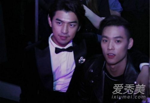 ż����ϰ����������˭ Jeffrey�����ظ�������΢�����վ�������