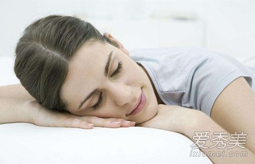 女生胸部发育到什么时候 适合胸发育的睡姿有哪些