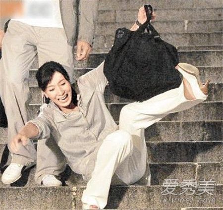 һ��Ů������ץ��˲����Ϯ �����˺�����