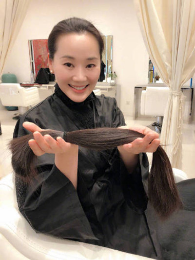 林依轮妻子为肿瘤病人捐发是怎么回事 林依轮妻子为什么为肿瘤病人捐发