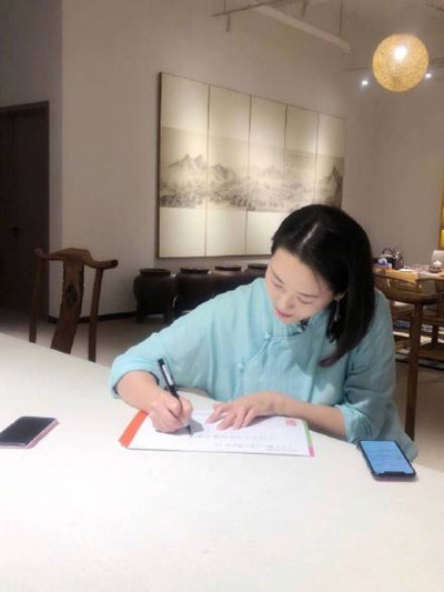 林依轮妻子为肿瘤病人捐发是怎么回事 林依轮妻子为什么为肿瘤病人捐发