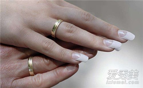 指甲变黑是癌症吗 指甲变黑是怎么引起的